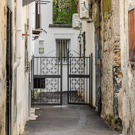 Sicily Bed' House-2